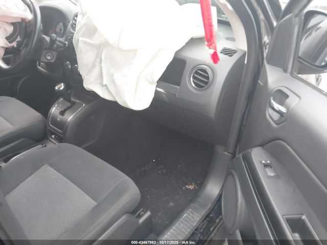 2011 JEEP COMPASS 1J4NF1FB1BD136209 Photo 4