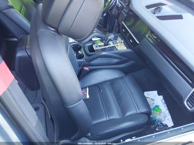 2019 PORSCHE CAYENNE WP1AA2AY2KDA01212 Photo 4