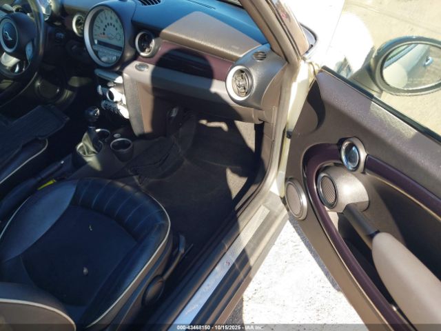 2010 MINI COOPER S CLUBMAN WMWMM3C51ATZ32610 Photo 4