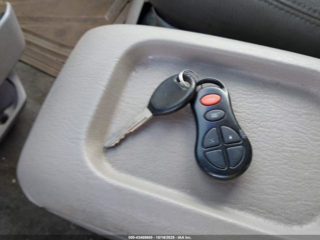 2002 CHRYSLER TOWN & COUNTRY 2C4GP74L22R639920 Photo 10