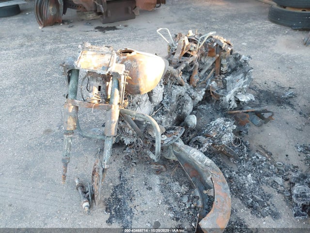 2022 HARLEY-DAVIDSON FLHTCUTG 1HD1MAF15NB851560 Photo 1