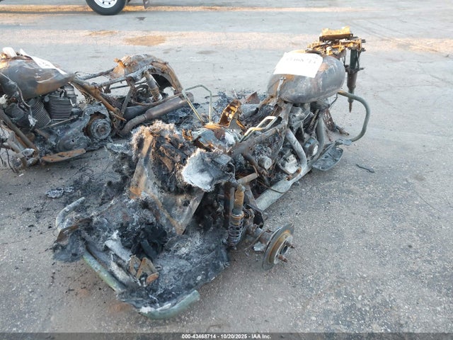 2022 HARLEY-DAVIDSON FLHTCUTG 1HD1MAF15NB851560 Photo 3