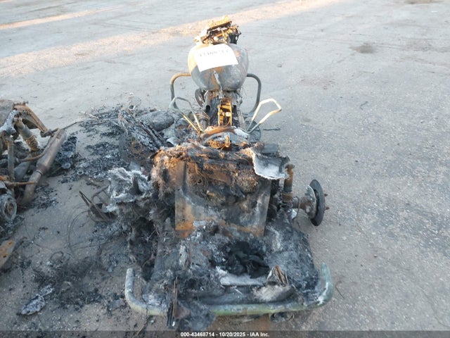 2022 HARLEY-DAVIDSON FLHTCUTG 1HD1MAF15NB851560 Photo 5