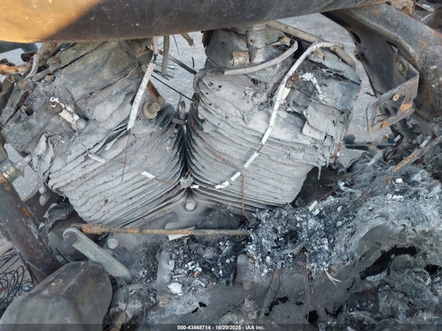 2022 HARLEY-DAVIDSON FLHTCUTG 1HD1MAF15NB851560 Photo 8