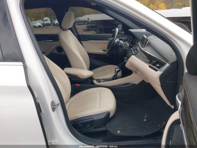 2018 BMW X1 WBXHT3C34J5L34864 Photo 4