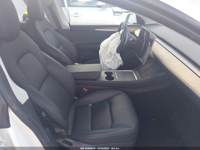 2024 TESLA MODEL Y 7SAYGDEE0RA261427 Photo 4