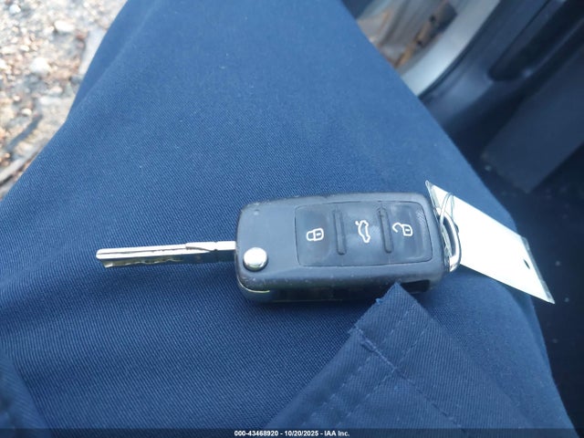 3VWJ07AT8GM602977 Volkswagen Beetle 1.8t Se
