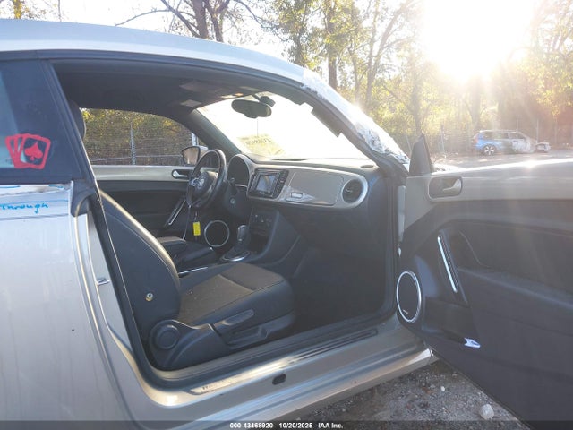 3VWJ07AT8GM602977 Volkswagen Beetle 1.8t Se