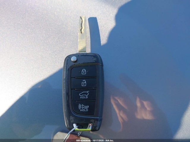 43469046 :رقم المزاد ، KM8K1CAA3MU663457 vin ، 2021 Hyundai Kona Se مزاد بيع