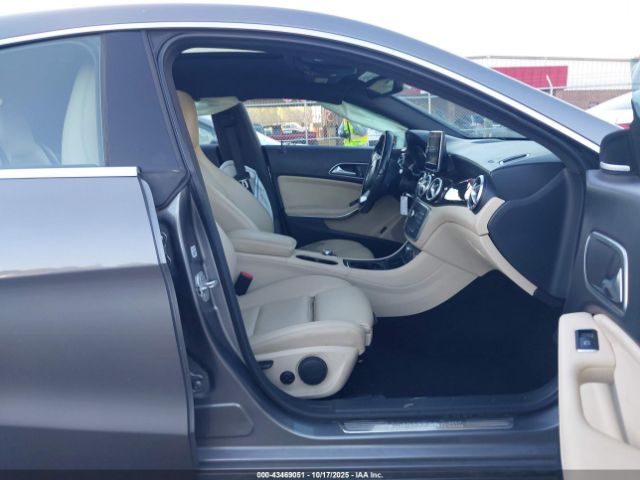 2016 MERCEDES-BENZ CLA 250 WDDSJ4GB0GN323889 Photo 4
