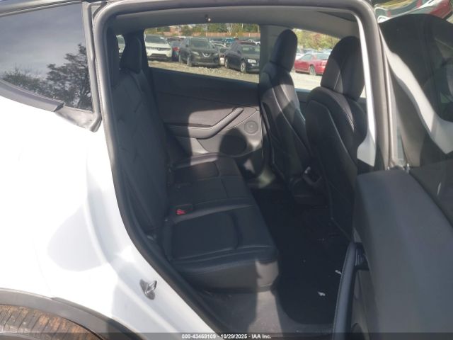 2021 TESLA MODEL Y 5YJYGDEE0MF072463 Photo 7