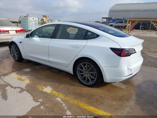 2018 TESLA MODEL 3 5YJ3E1EA6JF032704 Photo 2