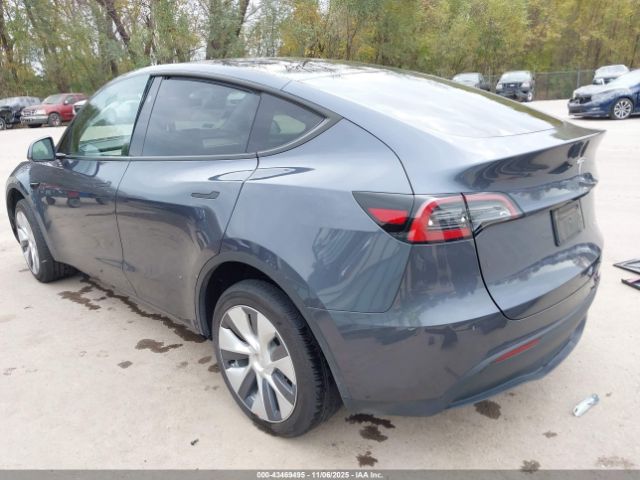 2023 TESLA MODEL Y 7SAYGDEE1PA155811 Photo 2