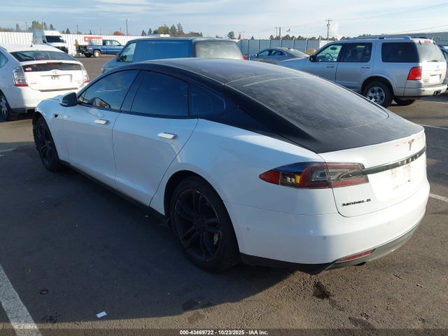 2015 TESLA MODEL S 5YJSA1S14FF099532 Photo 2