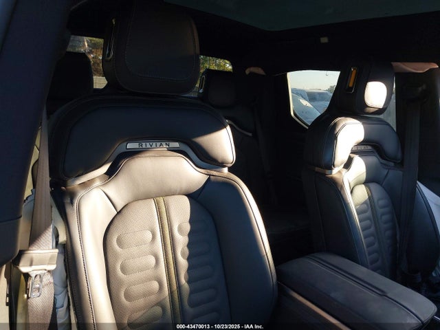 Rivian r1t 2025 7FCTGBAAXSN041411 Image 8