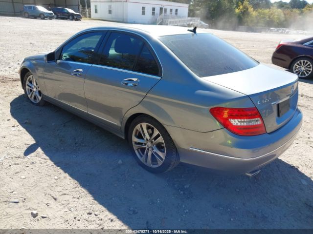2014 MERCEDES-BENZ C 300 WDDGF8AB0ER318687 Photo 2