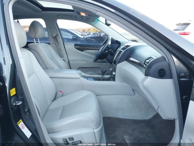 2011 LEXUS LS 460 JTHCL5EF0B5010112 Photo 4