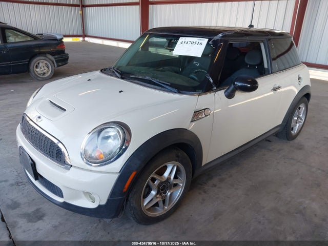 2008 MINI COOPER S WMWMF73548TT87143 Photo 1