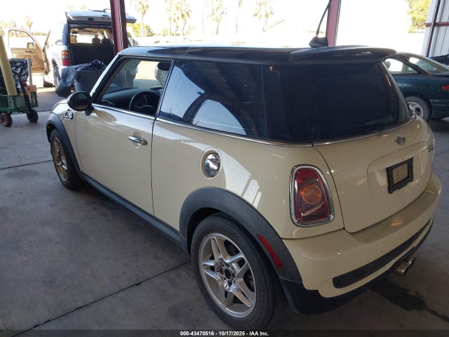 2008 MINI COOPER S WMWMF73548TT87143 Photo 2