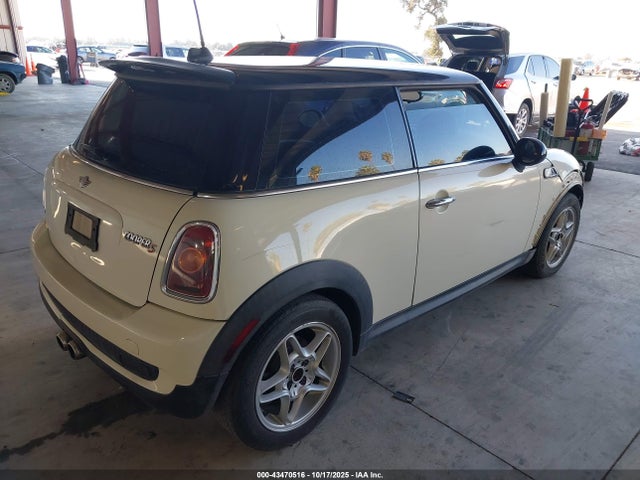 2008 MINI COOPER S WMWMF73548TT87143 Photo 3