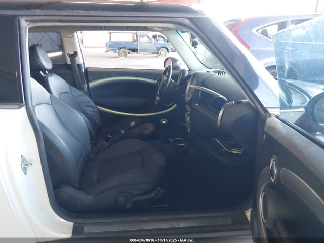 2008 MINI COOPER S WMWMF73548TT87143 Photo 4