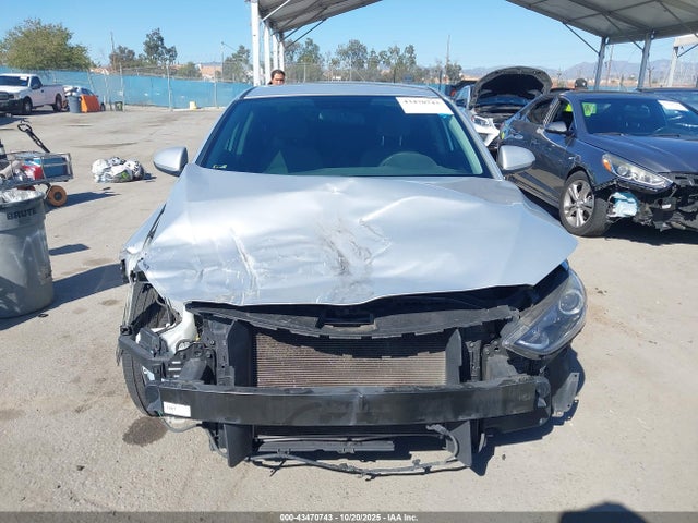 5NPD84LFXJH304894 Hyundai ELANTRA SEL
