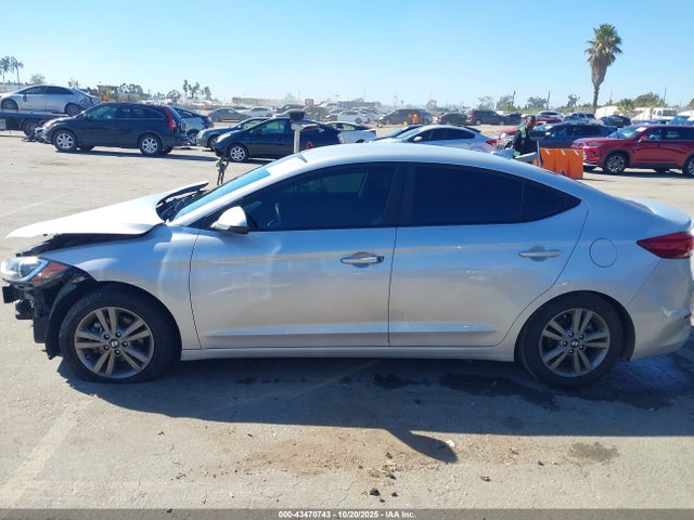 5NPD84LFXJH304894 Hyundai ELANTRA SEL