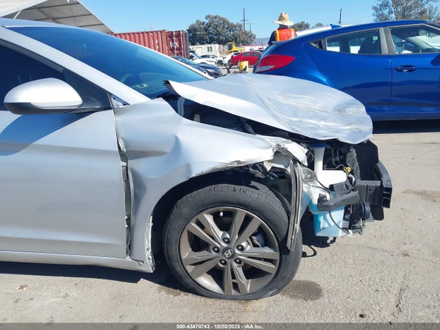 5NPD84LFXJH304894 Hyundai ELANTRA SEL