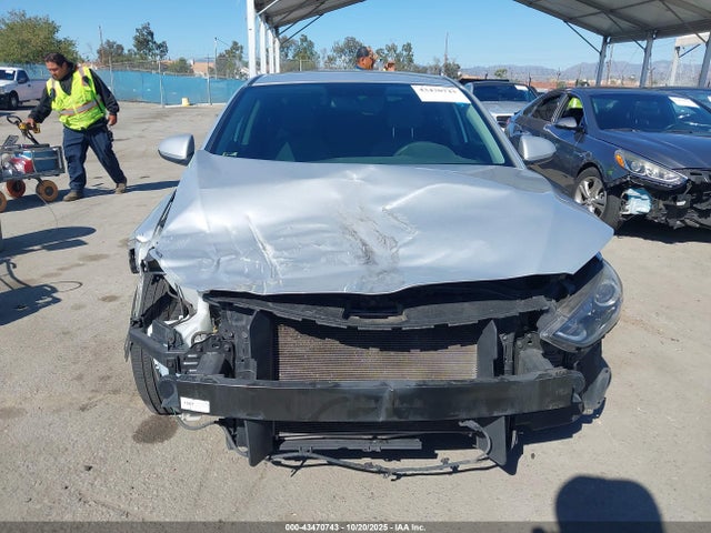 5NPD84LFXJH304894 Hyundai ELANTRA SEL