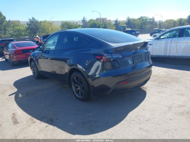 2025 TESLA MODEL Y 7SAYGDED9SF215904 Photo 2