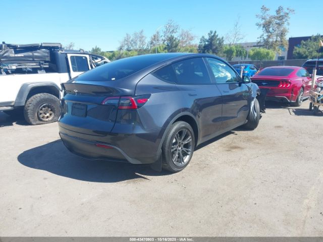 2025 TESLA MODEL Y 7SAYGDED9SF215904 Photo 3
