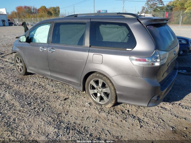 2018 TOYOTA SIENNA 5TDXZ3DC2JS952619 Photo 2