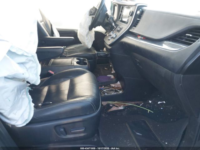 2018 TOYOTA SIENNA 5TDXZ3DC2JS952619 Photo 4