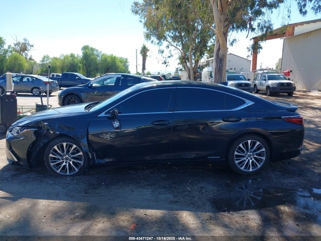 Lexus ES 300H 2021 58ADA1C19MU001465 Image 14