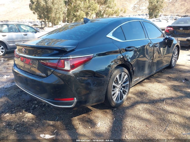 Lexus ES 300H 2021 58ADA1C19MU001465 Image 4