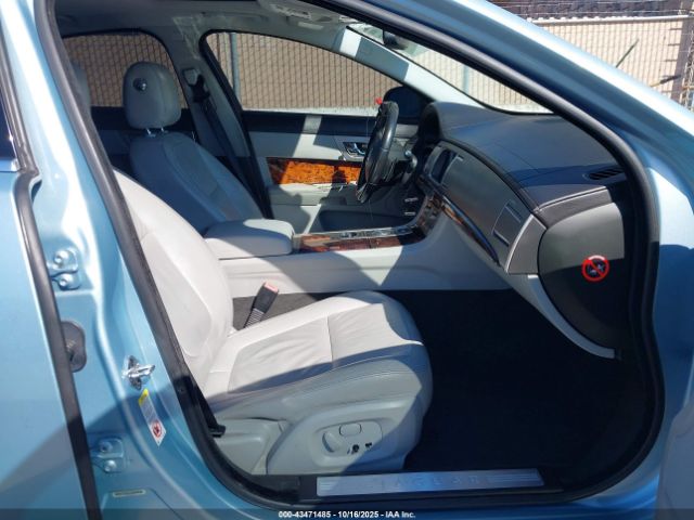 2011 JAGUAR XF SAJWA0FB6BLS13179 Photo 4