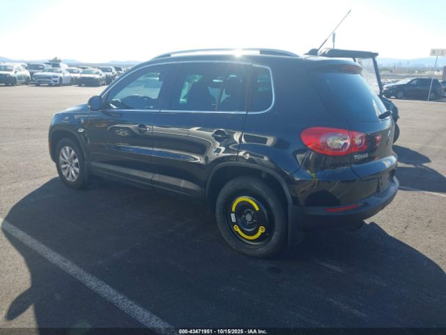 2011 VOLKSWAGEN TIGUAN WVGAV7AX5BW510883 Photo 2