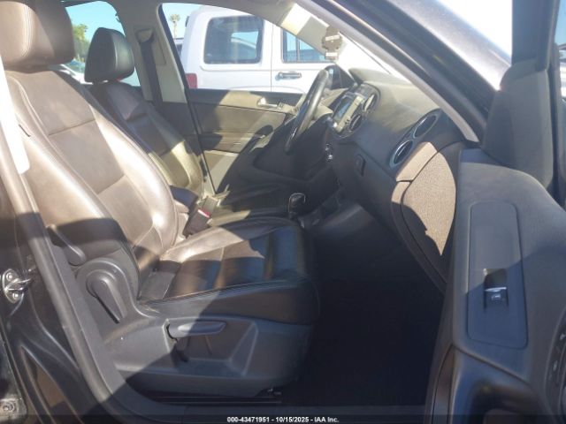 2011 VOLKSWAGEN TIGUAN WVGAV7AX5BW510883 Photo 4