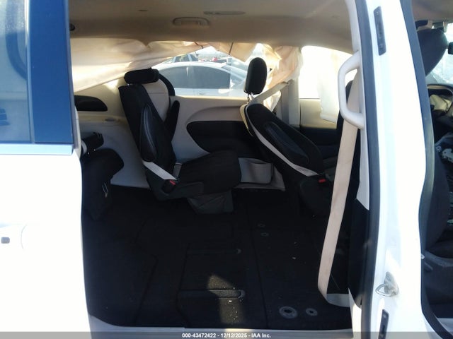 2022 CHRYSLER VOYAGER 2C4RC1CG3NR160139 Photo 7