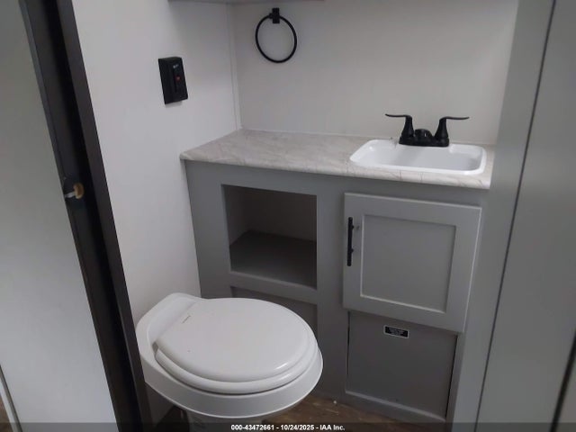 4X4TVBD27NT153156 Forest River Vibe