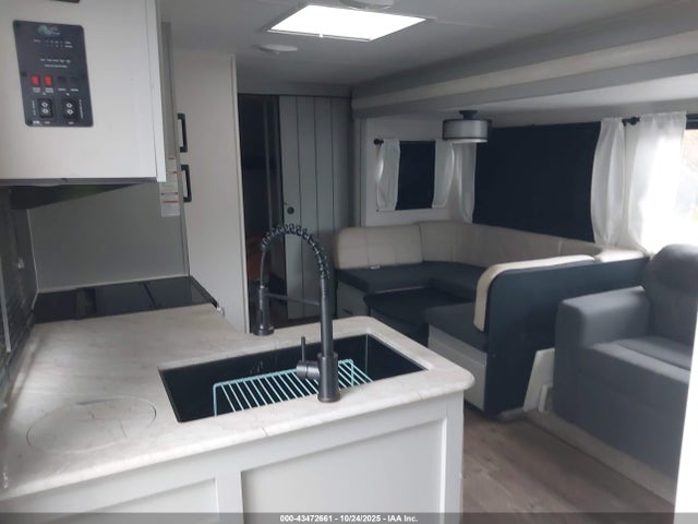 4X4TVBD27NT153156 Forest River Vibe