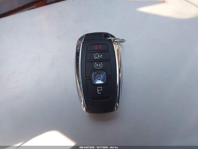 1LN6L9SP1H5608586 Lincoln Continental Select