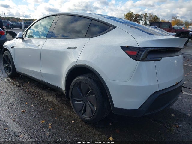 2026 TESLA MODEL Y 7SAYGDEE9TF386369 Photo 2