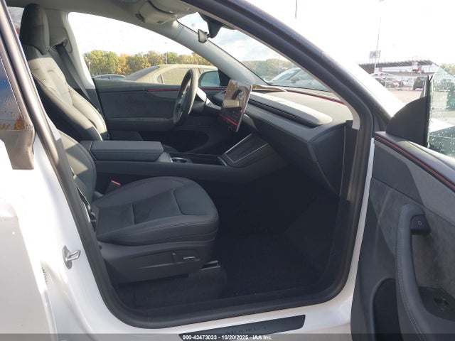 2026 TESLA MODEL Y 7SAYGDEE9TF386369 Photo 4