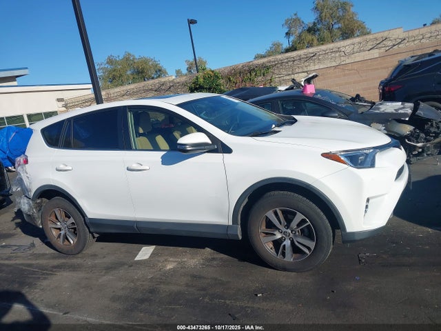 JTMWFREV5HJ143436 Toyota Rav4 Xle