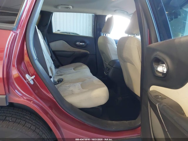 1C4PJLAB8GW172880 Jeep Cherokee Sport