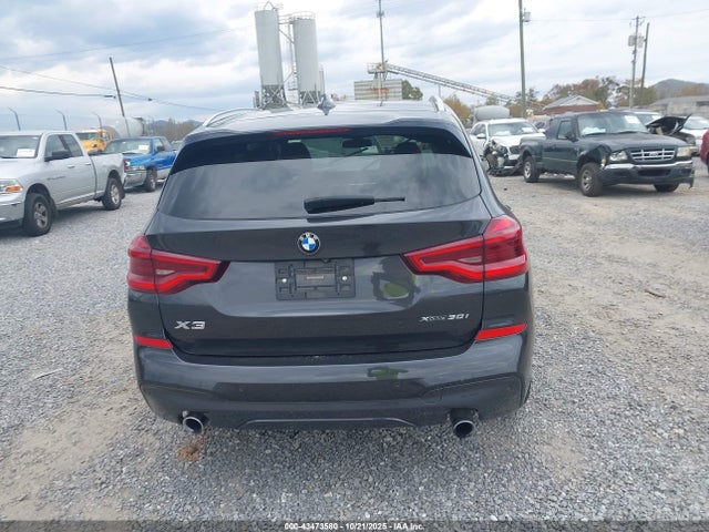 BMW X3 2019 5UXTR9C50KLR11122 Image 16