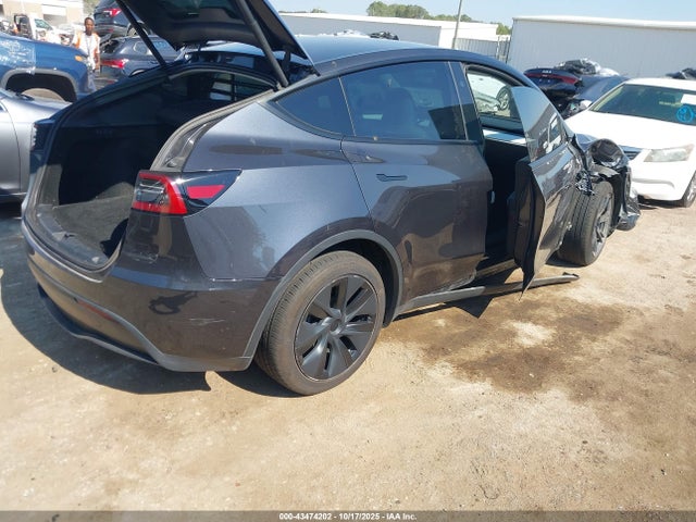 2025 TESLA MODEL Y 7SAYGDEE9SF248703 Photo 3