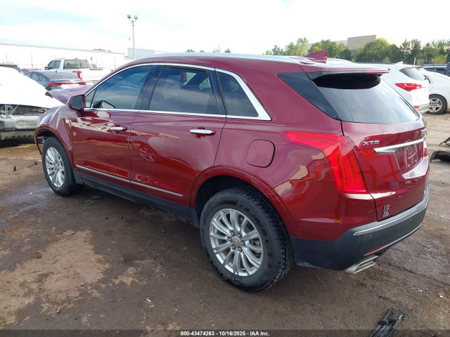 2018 CADILLAC XT5 1GYKNARS2JZ160375 Photo 2