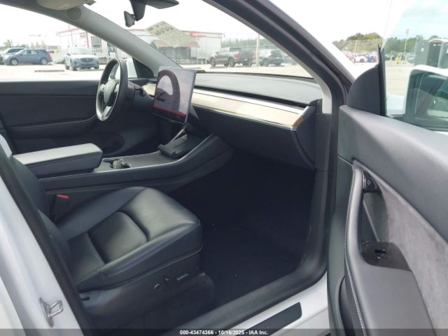2021 TESLA MODEL Y 5YJYGDEE3MF079911 Photo 4